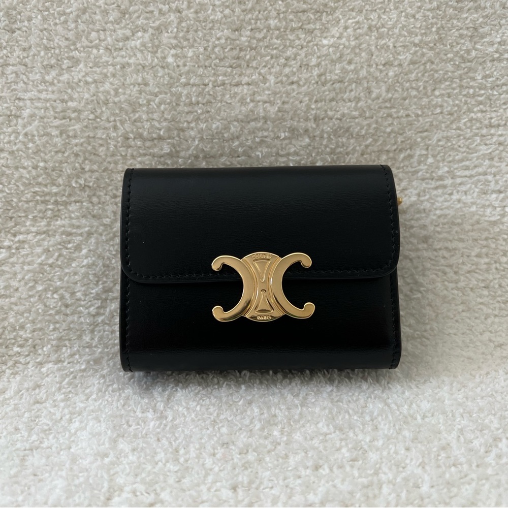 CELINE - COMPACT WALLET WITH COIN TRIOMPHE IN SHINY CALFSKIN